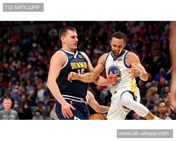 约基奇底线运球转身秀技艺精妙甩传助攻令人惊叹 约基奇底线运球转身秀技艺精妙甩传助攻令人惊叹